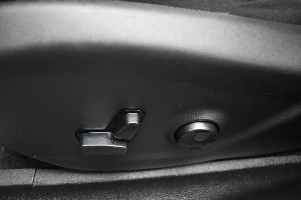 Used 2019 Black Jeep Overland image 19
