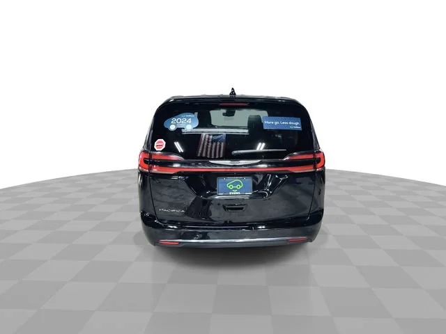 2024 Chrysler Pacifica Touring L - Photo 8