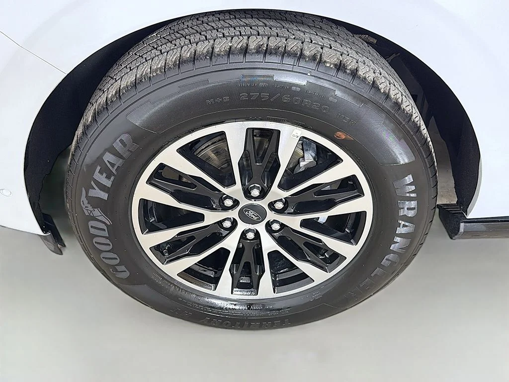 Used 2025 Space Silver Ford Platinum image 23