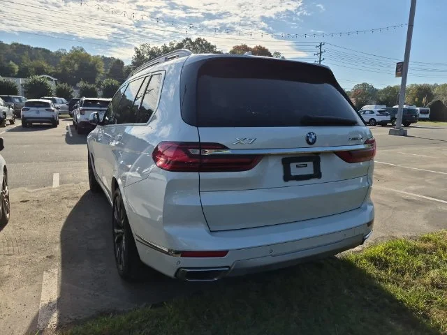 Used 2022 White BMW xDrive40i image 11