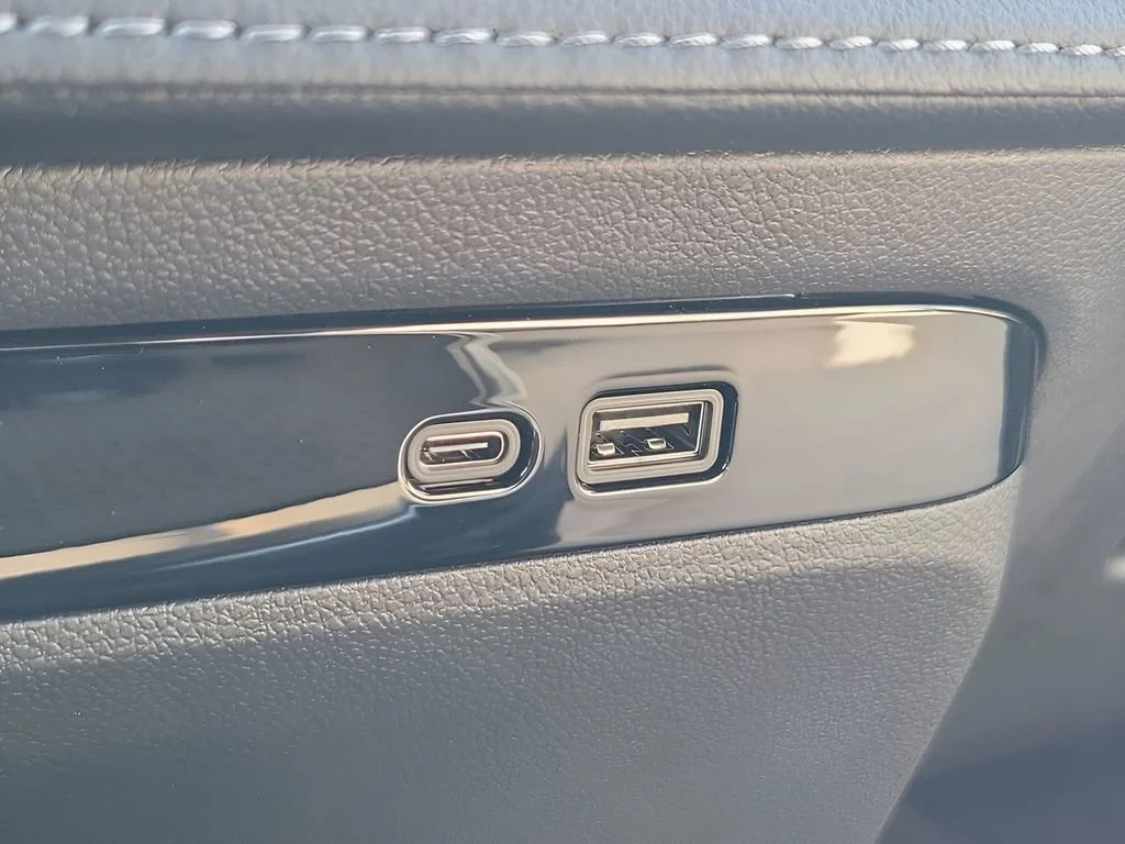 New 2026 Iridescent White Tricoat Buick Preferred image 33