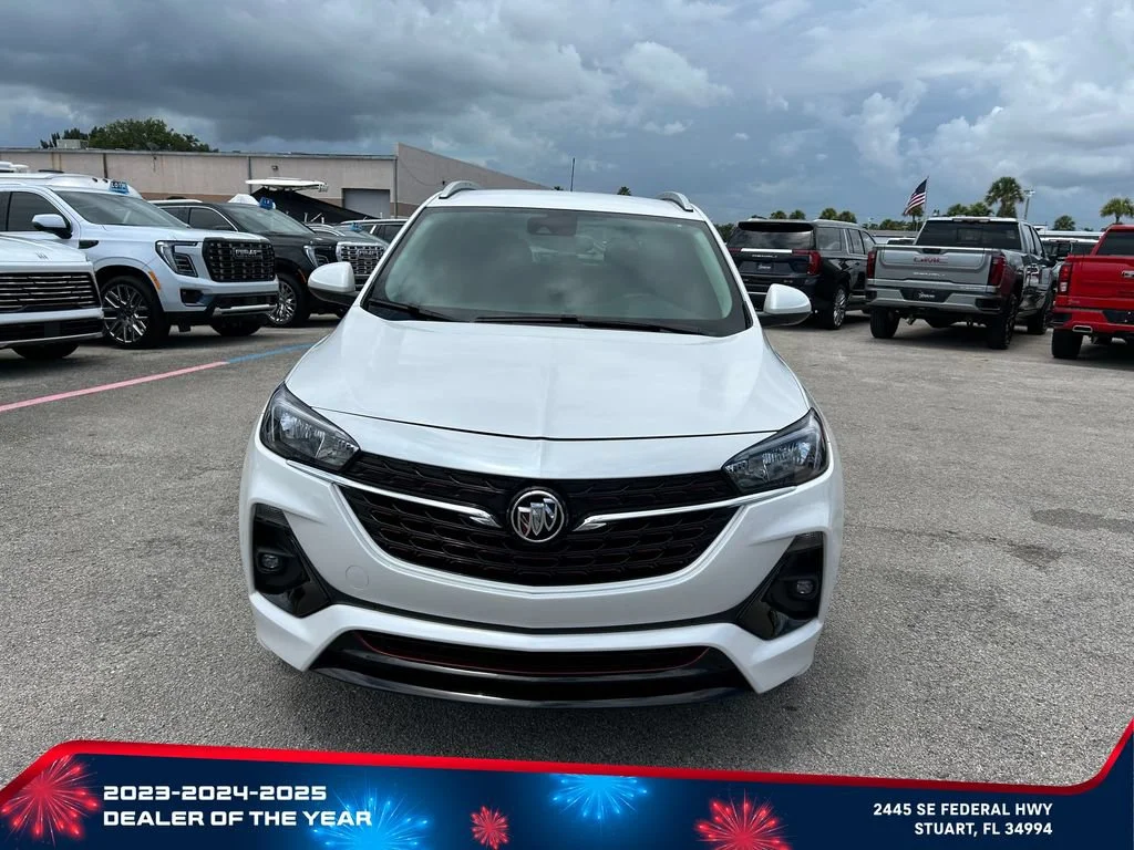 Used 2023 White Frost Tricoat Buick Select image 2
