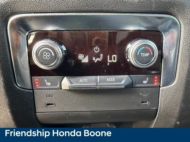 Used 2025 Silver GMC Denali image 37