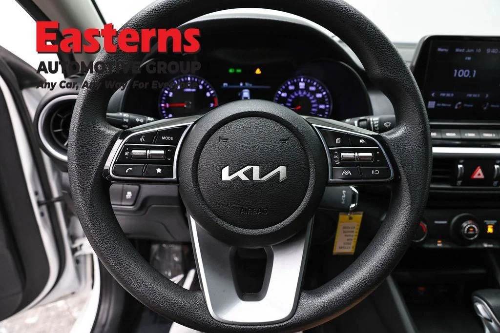 Used 2023 White Kia LXS image 12