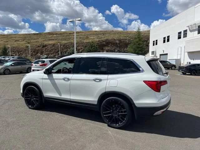 Used 2018 Diamond White Pearl Honda Touring image 11