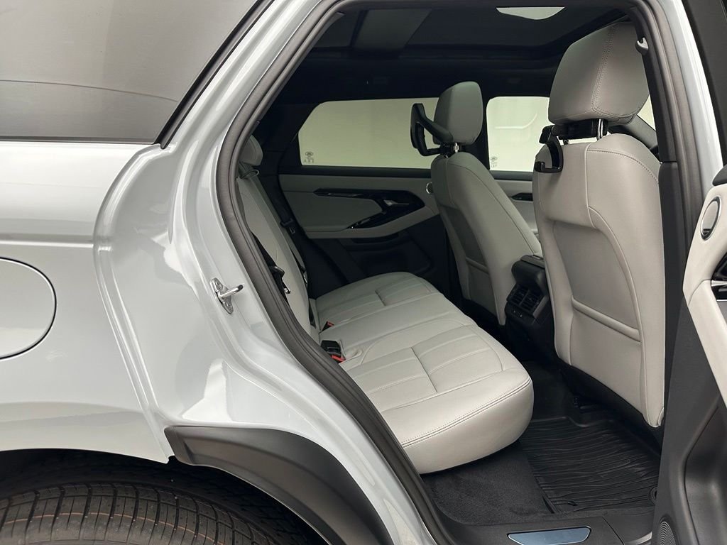 New 2026 Arroios Grey Metallic Land Rover S image 7