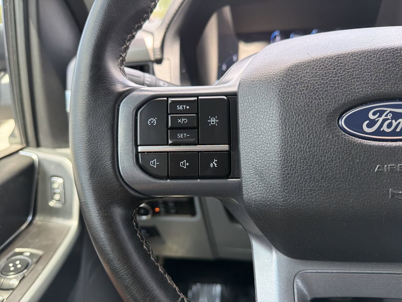 Used 2024 Gray Metallic Ford XLT image 25