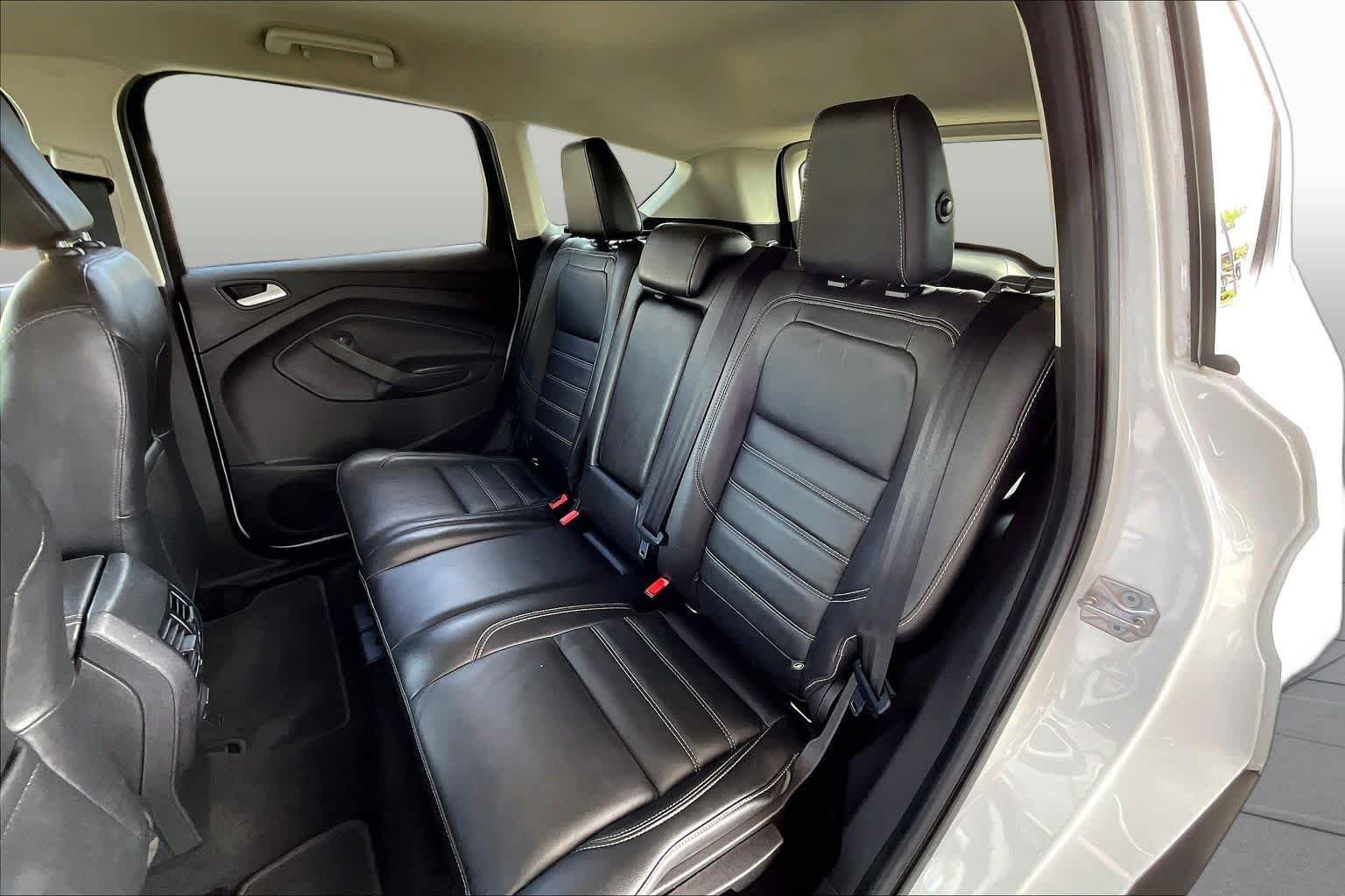 Used 2018 Oxford White Ford SEL image 21