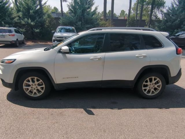 Used 2016 White Jeep Latitude image 7