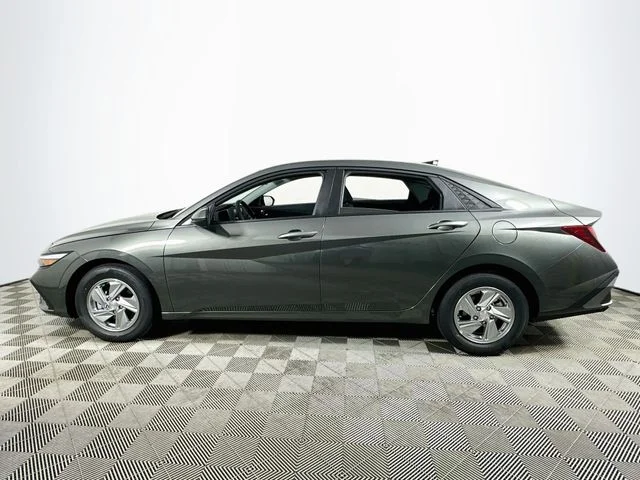 New 2026 Hyundai ELANTRA SE