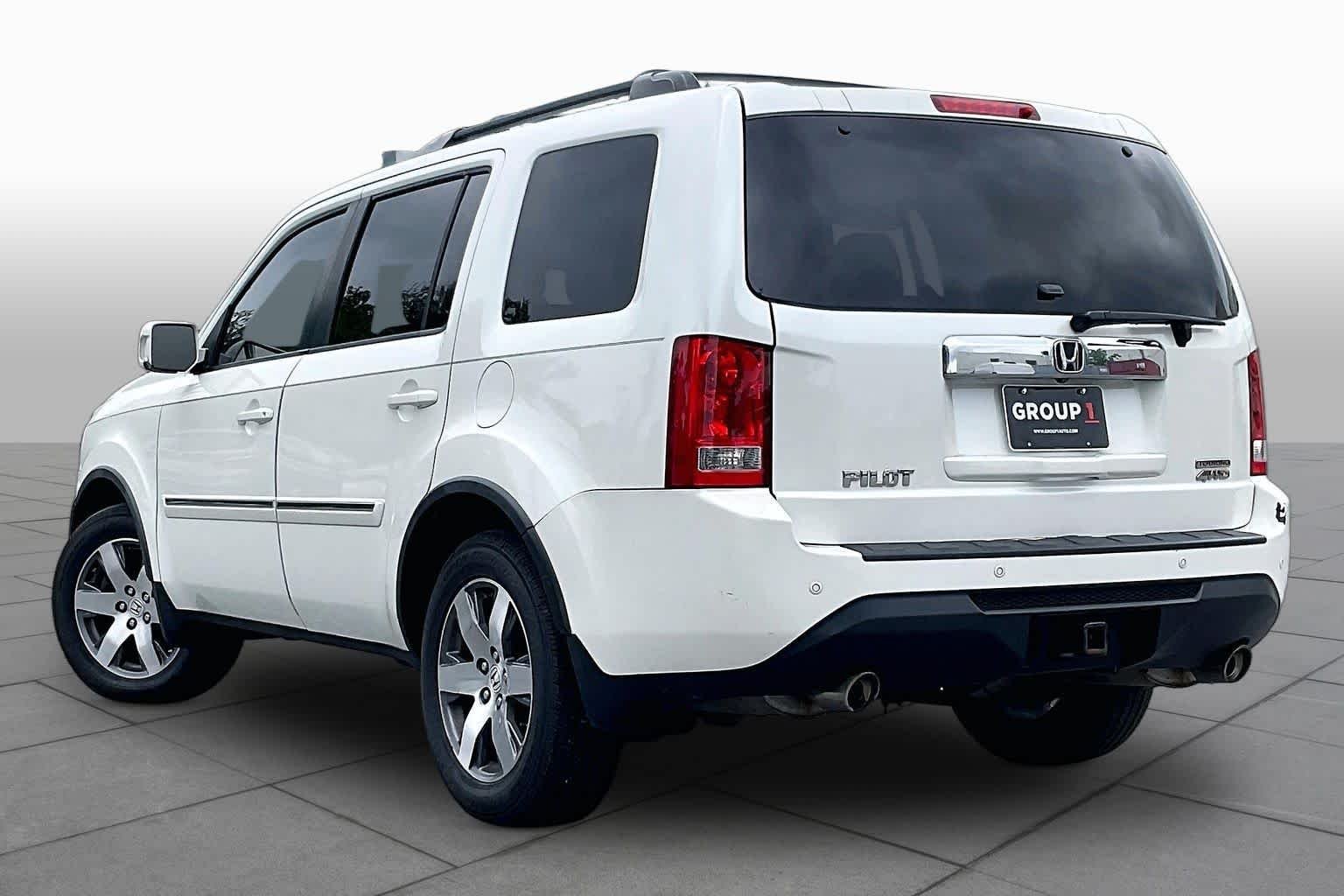 Used 2014 White Diamond Pearl Honda Touring image 11