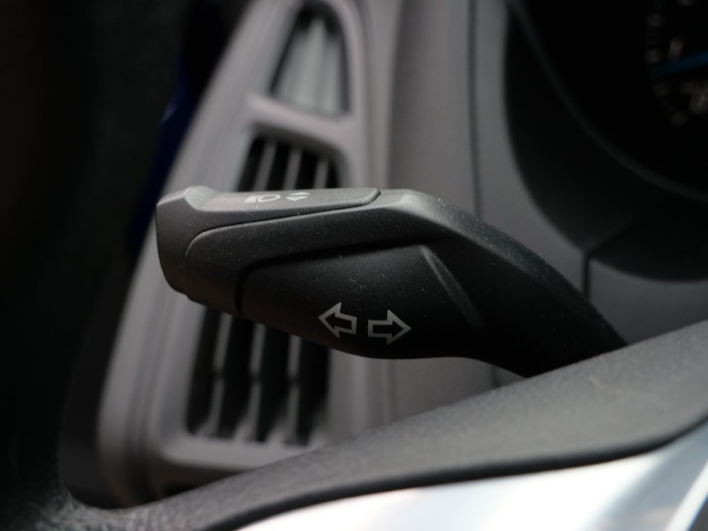 Used 2012 Blue Ford SE image 24