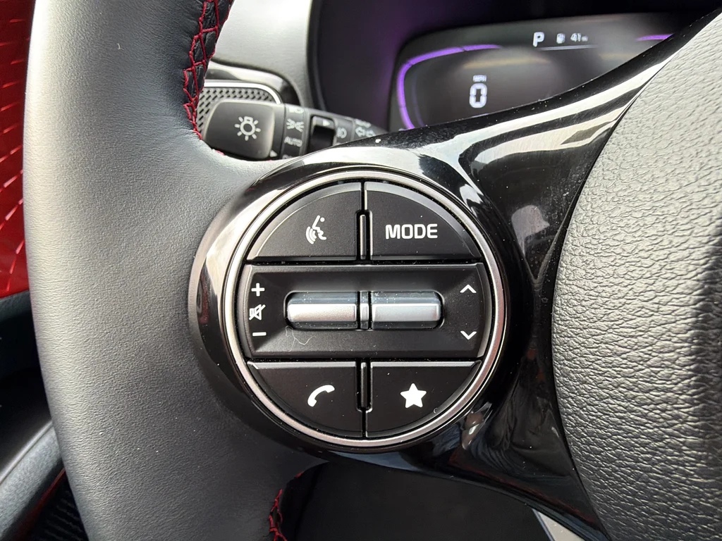 Used 2025 White Kia GT-Line image 9
