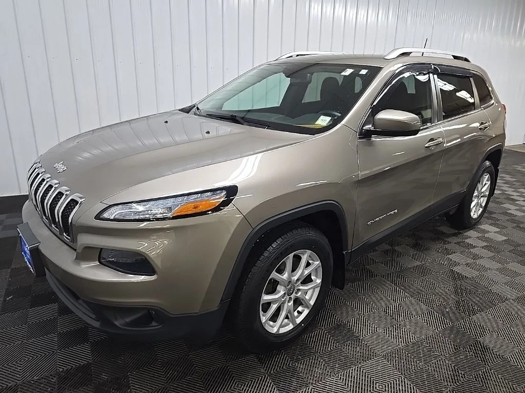 Used 2016 Beige Jeep Latitude image 8