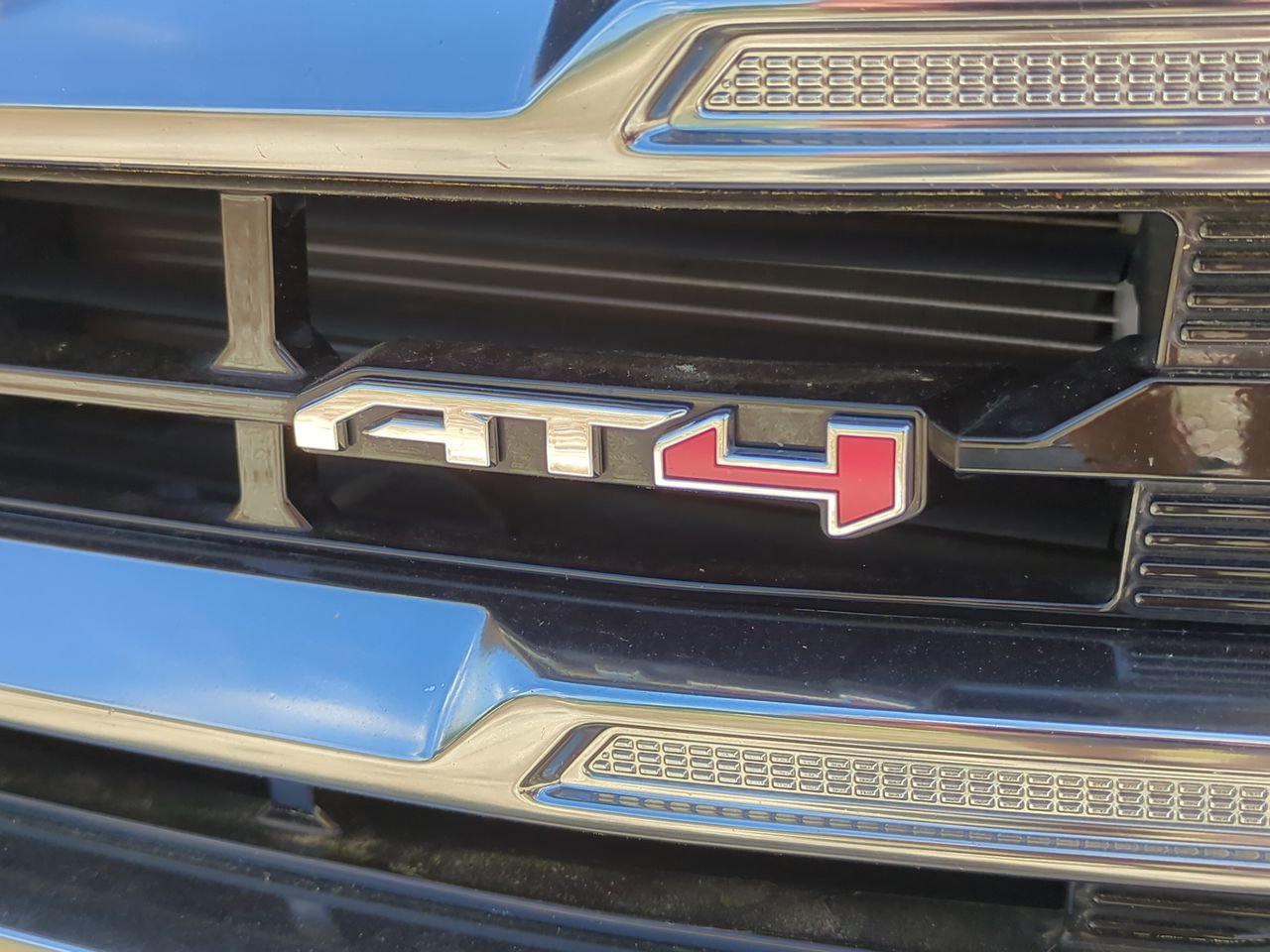 Used 2022 Ebony Twilight Metallic GMC AT4 image 23