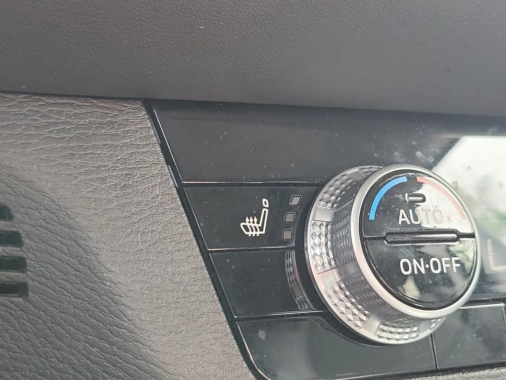 Used 2024  Mitsubishi SE image 32