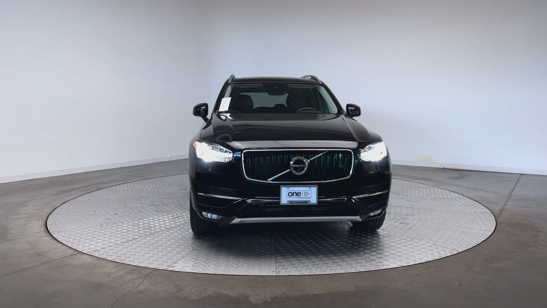 Used 2018 Onyx Black Metallic Volvo Momentum image 3