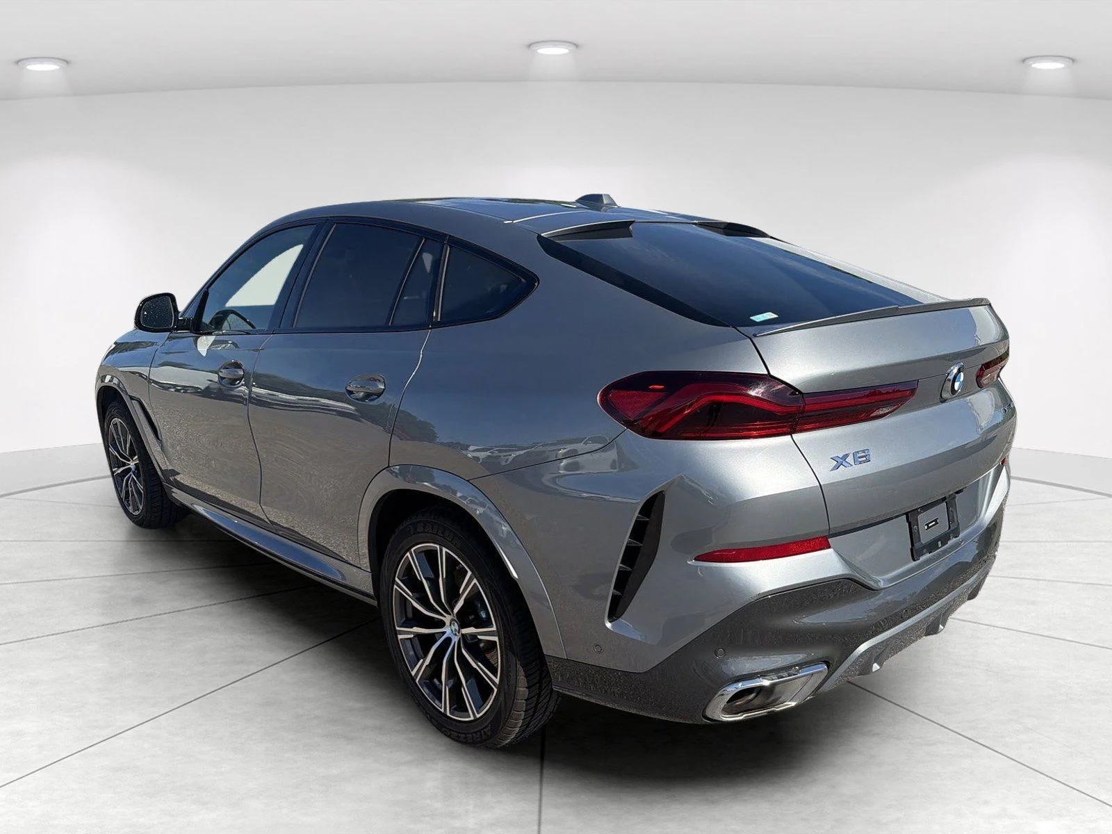 Used 2025 Skyscraper Grey Metallic BMW xDrive40i image 7