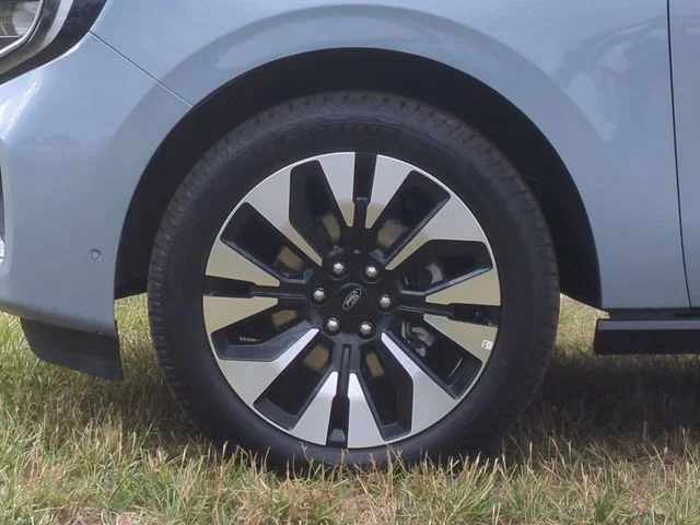 Used 2025 Gray Ford Platinum image 17