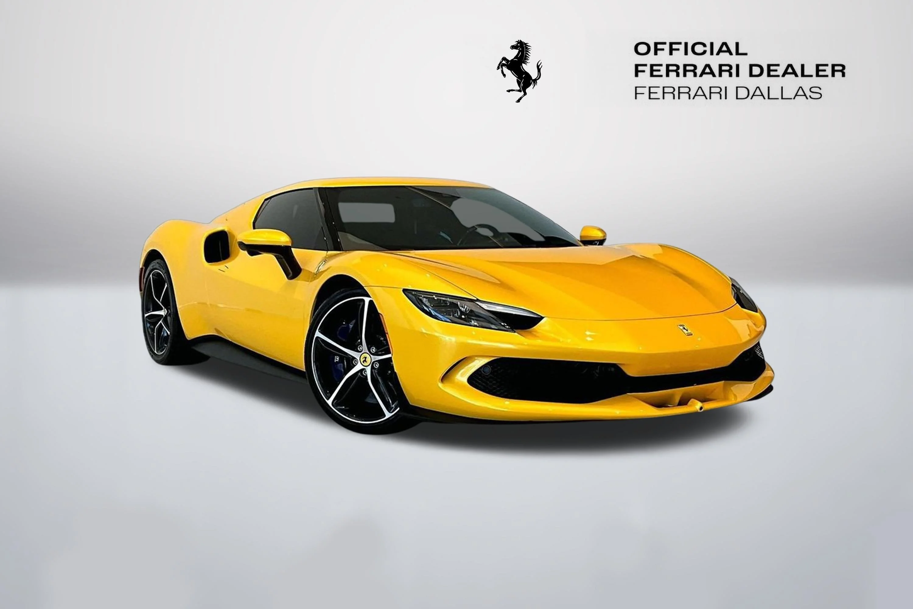 Used 2023 Giallo Triplo Strato Ferrari  image 1