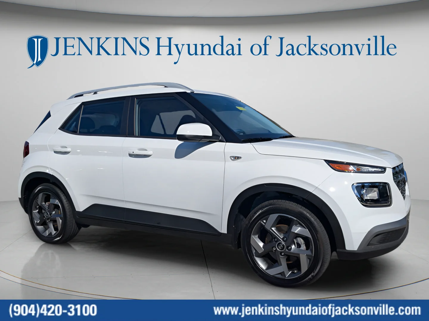 Used 2025 Lunar White Hyundai SEL image 1