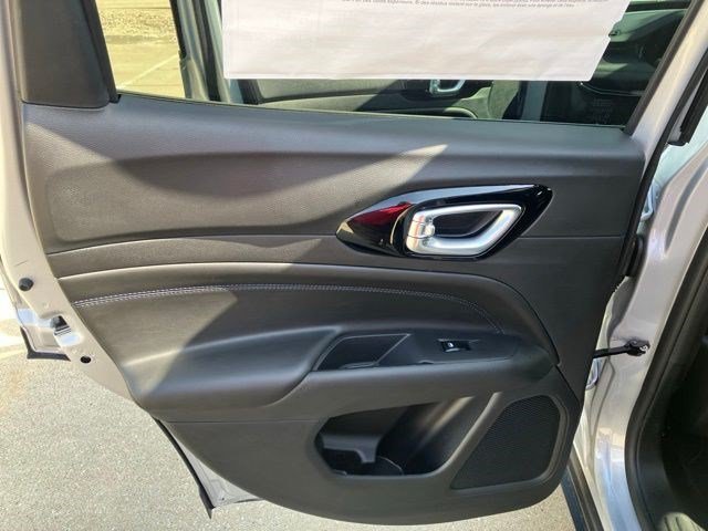 New 2026 Silver Zynith Metallic Clear-Coat Exterior Paint Jeep Limited Altitude image 20
