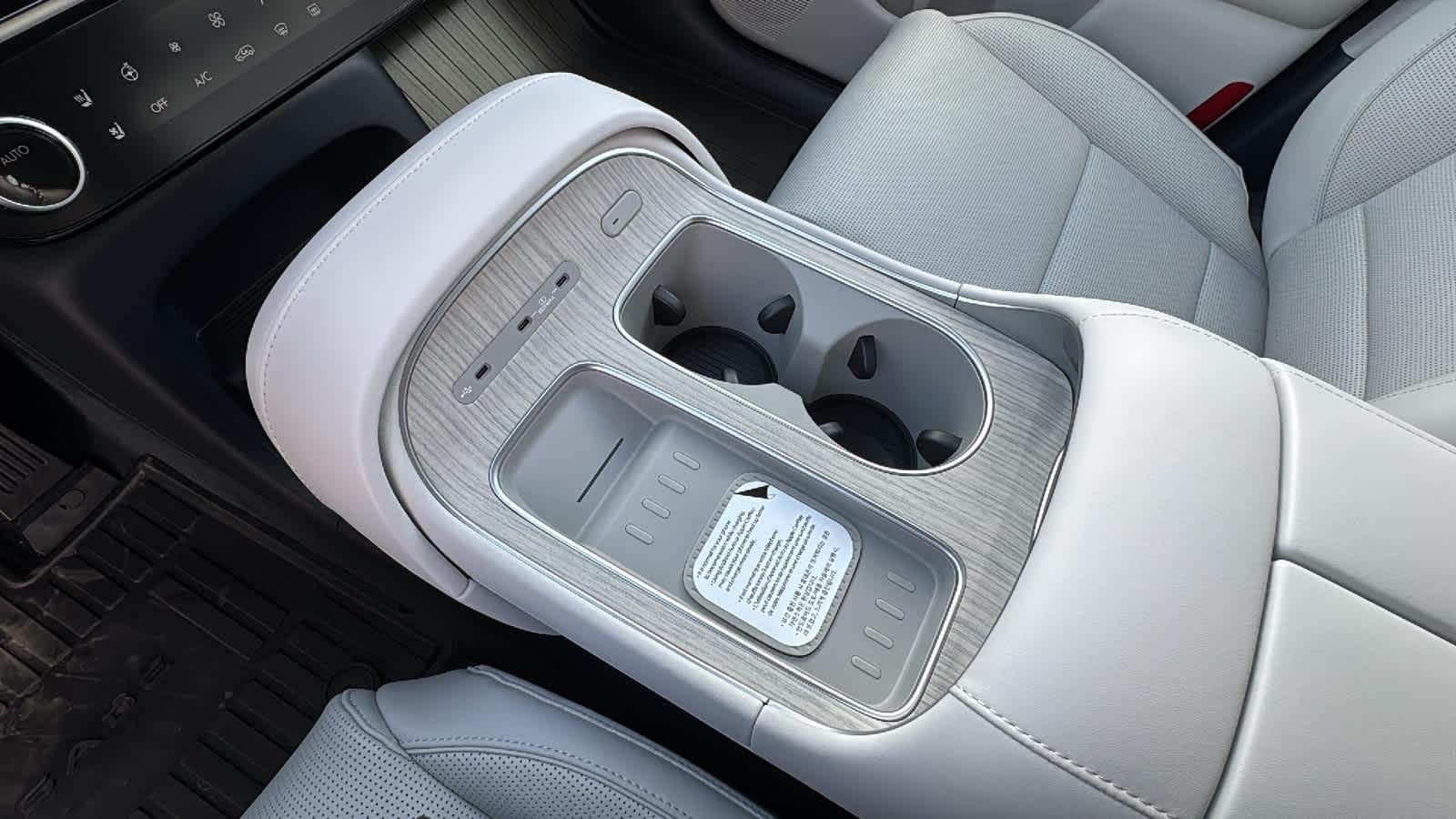 Nuevo Hyundai Calligraphy AWD 2026 en color gris perla Ecotronic, imagen 43.