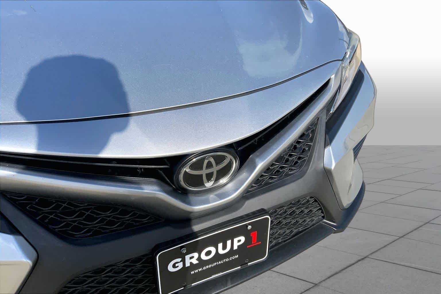 Used 2019 Celestial Silver Metallic Toyota SE image 29
