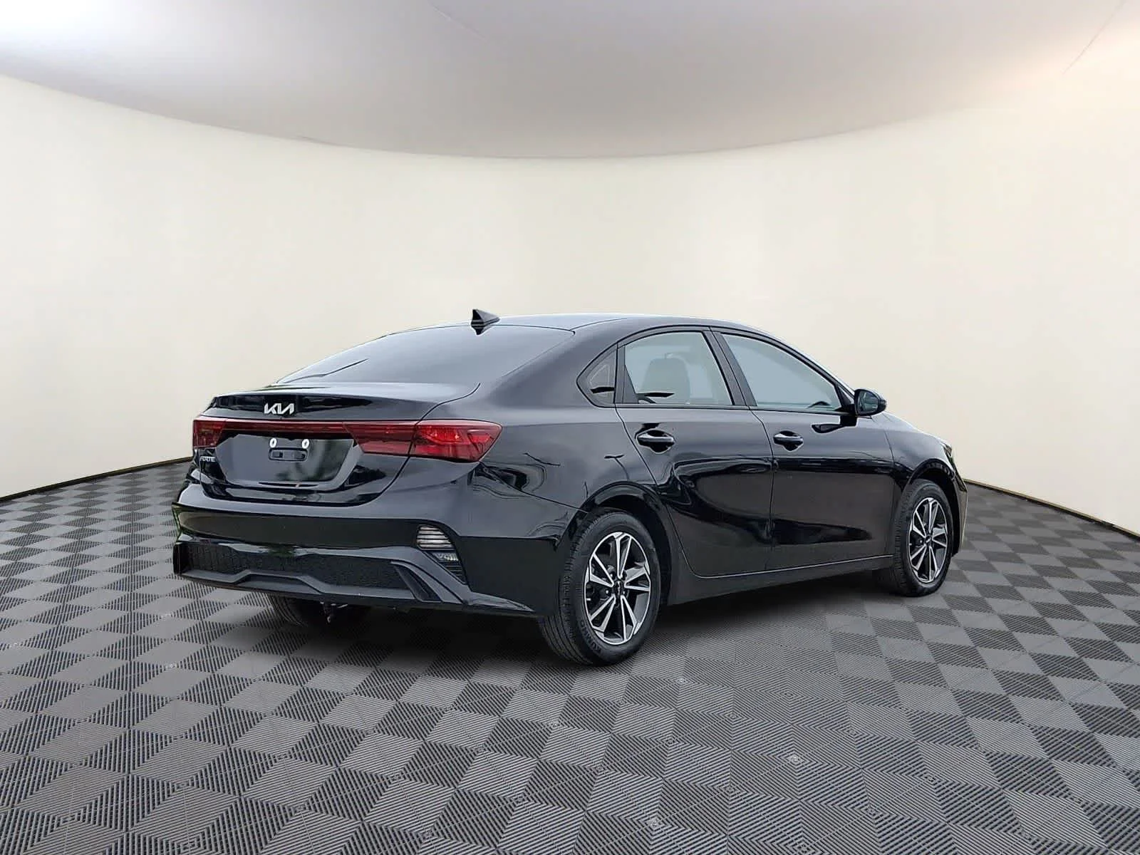 Used 2023 Aurora Black Kia LXS image 5