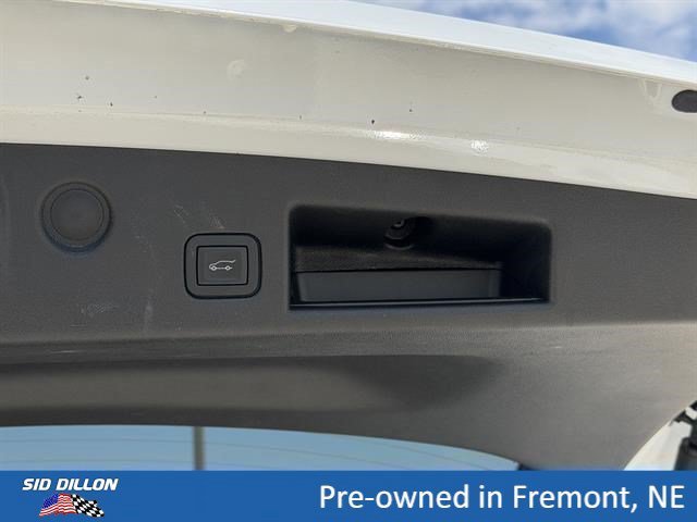 Used 2024 Summit White Chevrolet LT image 6
