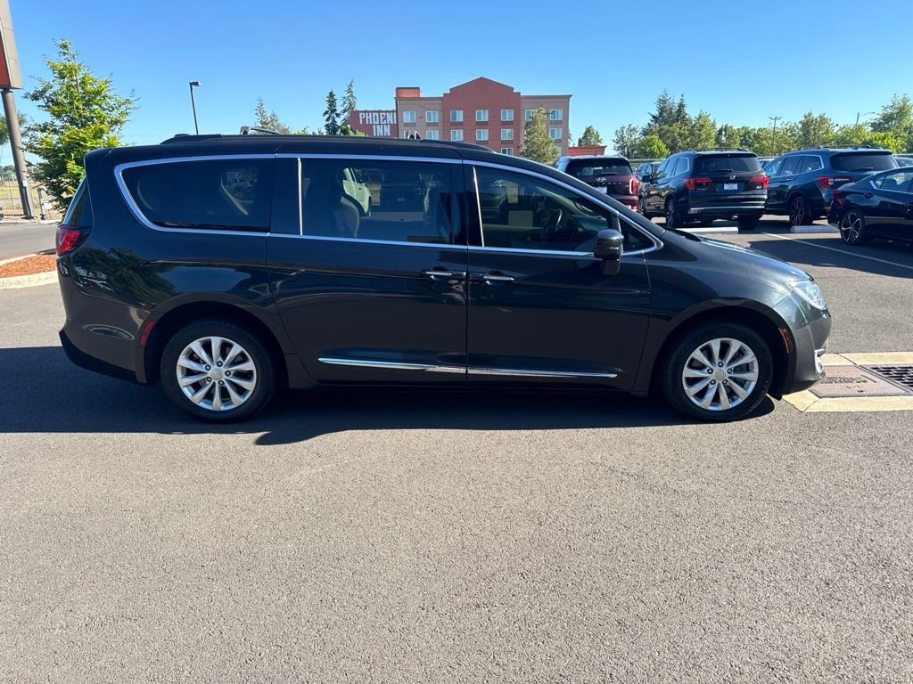 Used 2017 Black Chrysler Touring L image 6