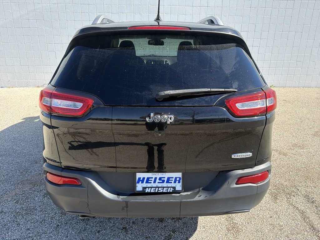 Used 2018 Black Jeep Latitude image 12