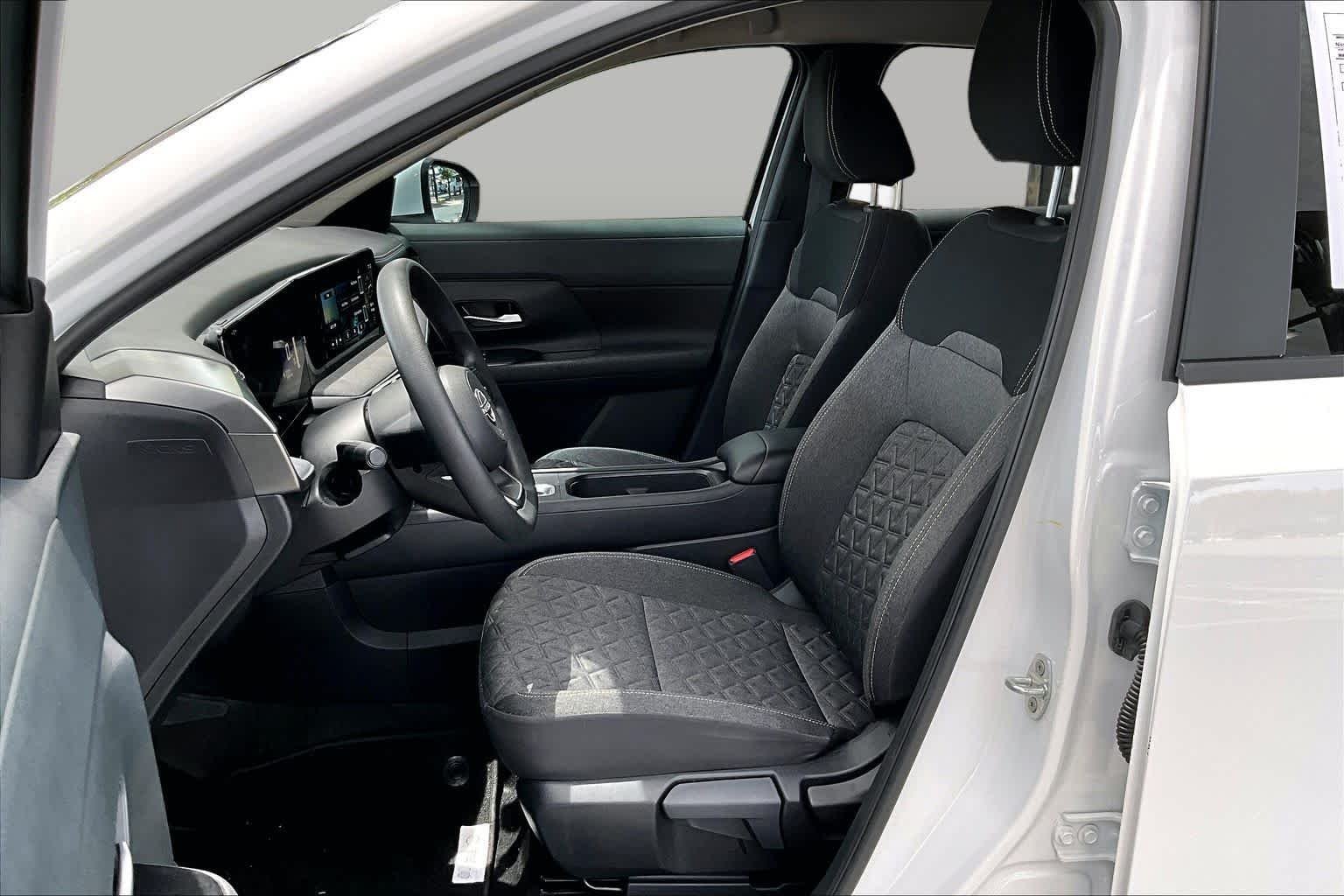 Pre-Owned 2025 Nissan Kicks SV
