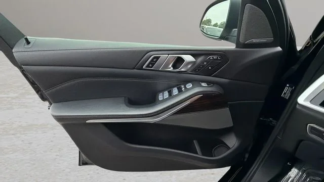 Used 2023 Black BMW xDrive40i image 19