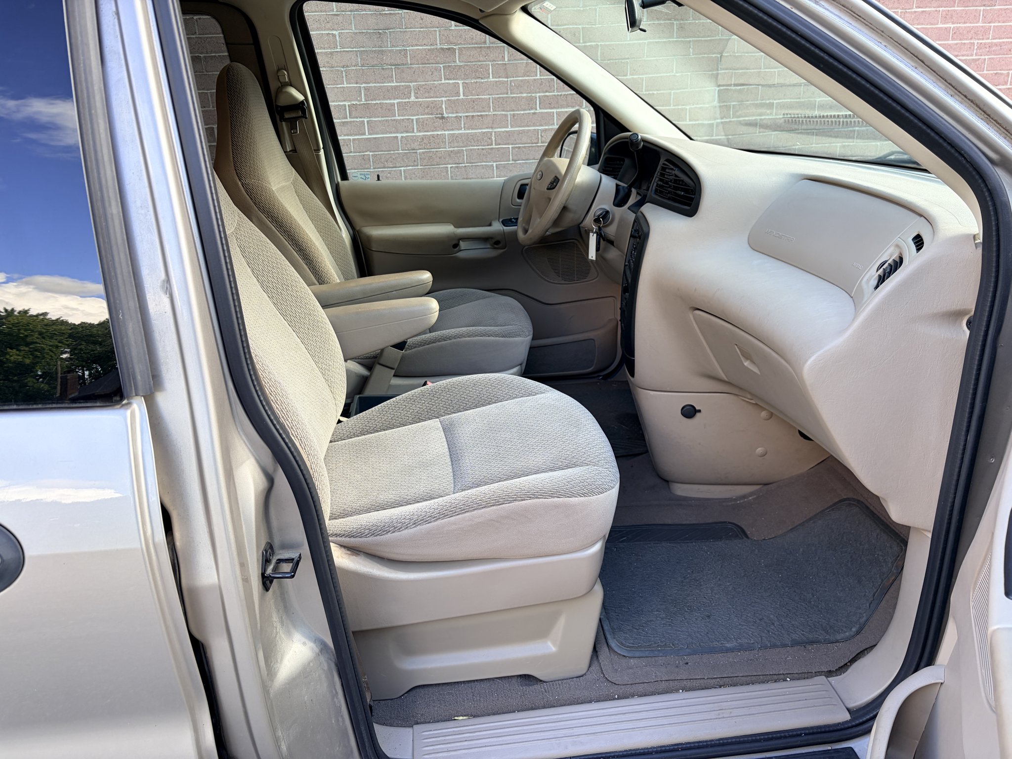 Used 2003 Silver Frost Clearcoat Metallic Ford LX image 14