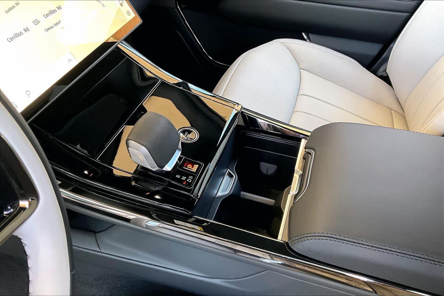 New 2026  Land Rover Dynamic SE image 7