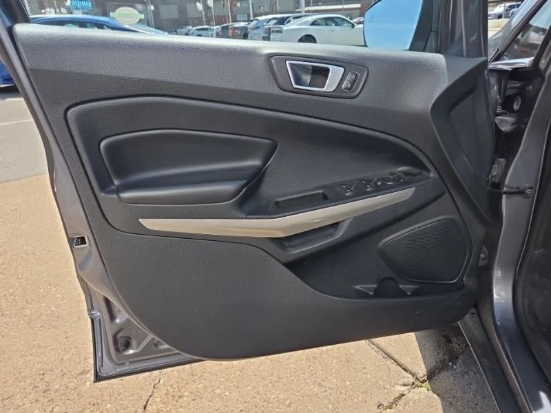 Used 2019  Ford Titanium image 9