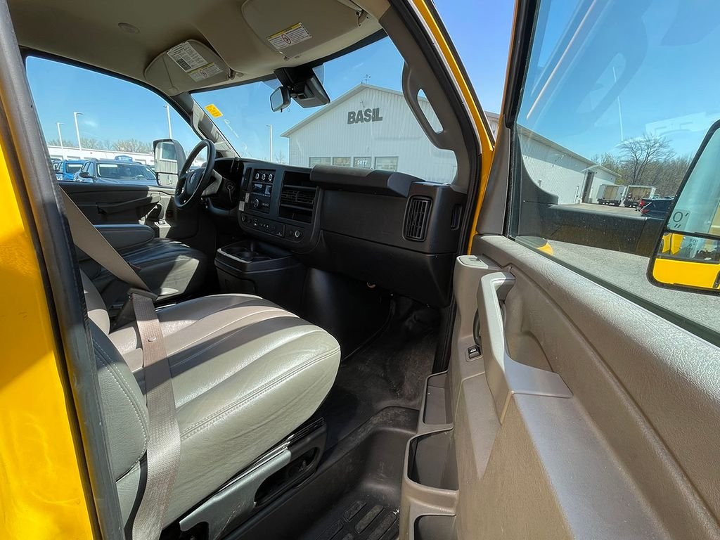 Used 2021  GMC Work Van image 21