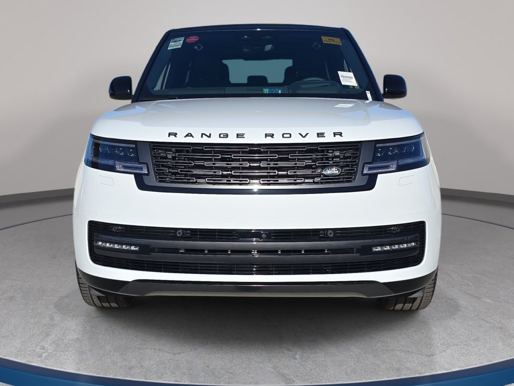 New 2026 Fuji White Land Rover SE image 2