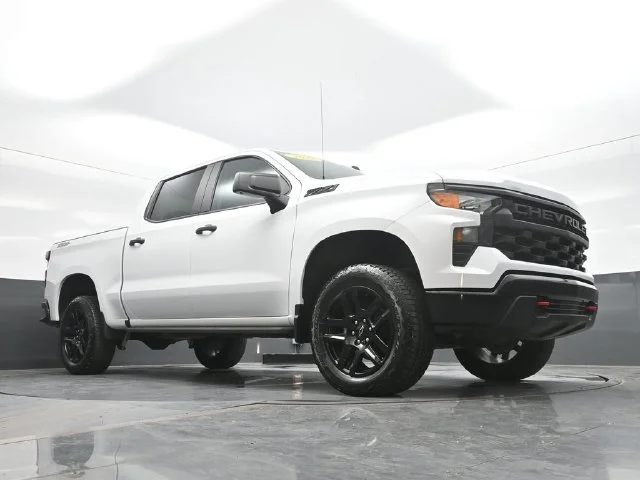Used 2025 Summit White Chevrolet Custom Trail Boss image 23