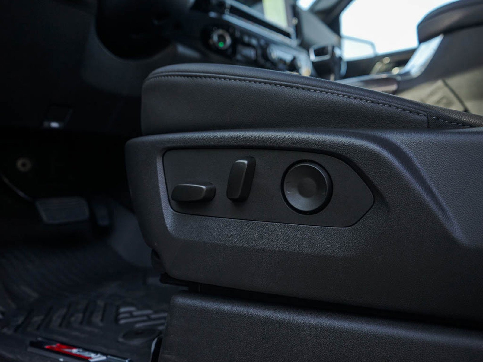 2025 Chevrolet Silverado 1500 LTZ - Photo 17