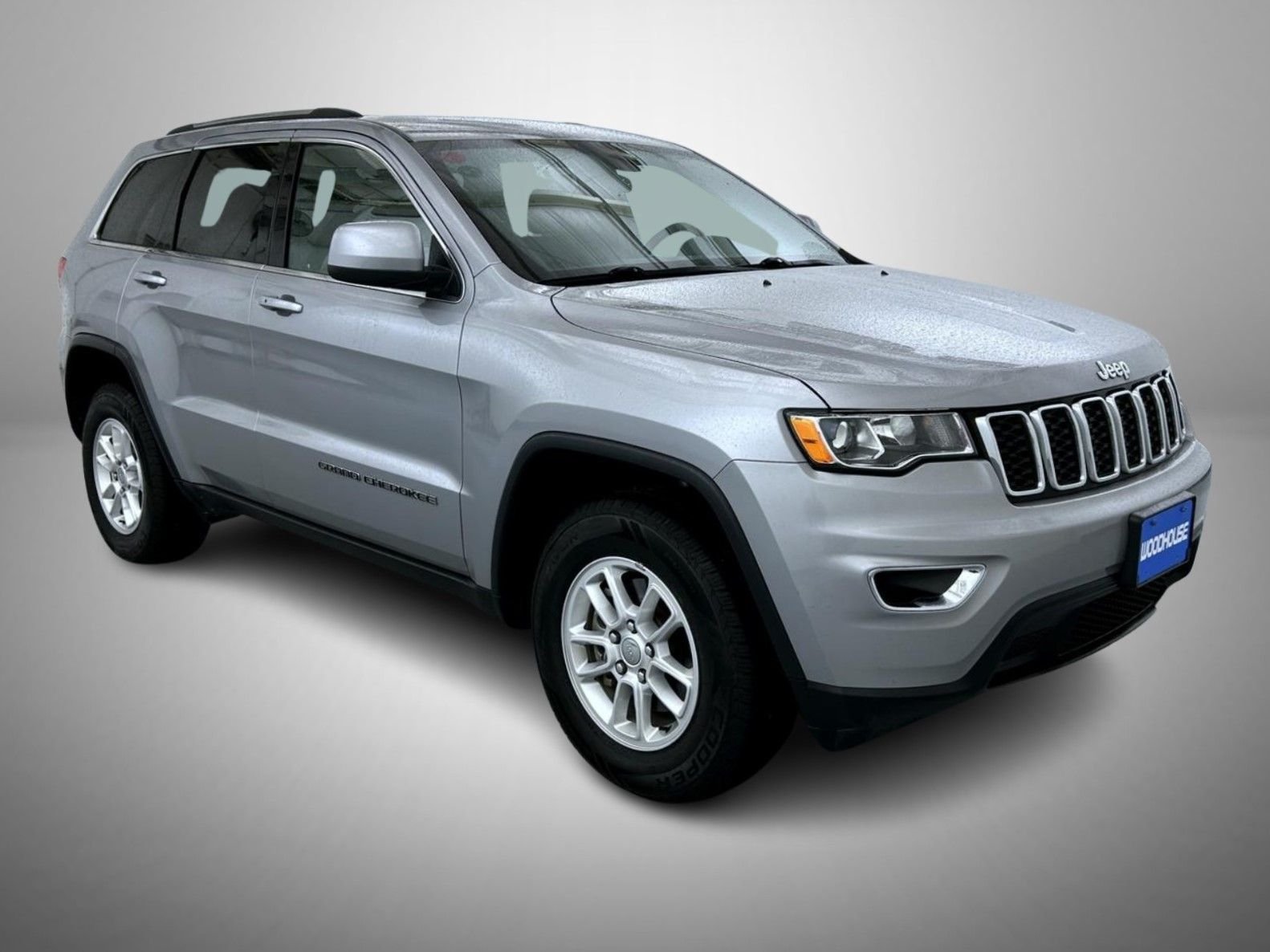 Used 2019 Silver Jeep Laredo E image 3