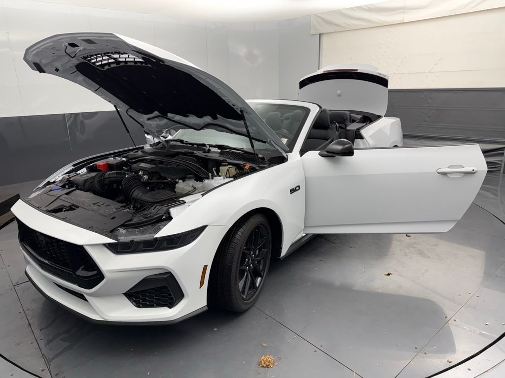 2025 Ford Mustang GT Premium Convertible - Photo 18