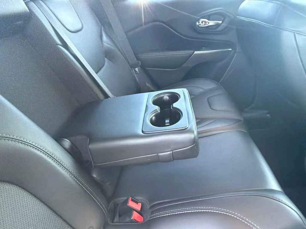 Used 2019 Gray Jeep Limited image 41
