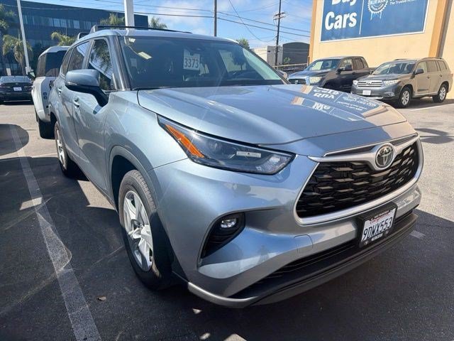 Used 2023 Moon Dust Toyota LE image 3