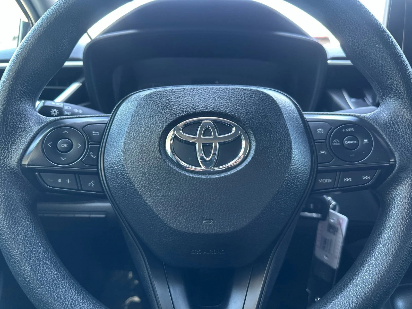 Used 2023  Toyota LE image 21
