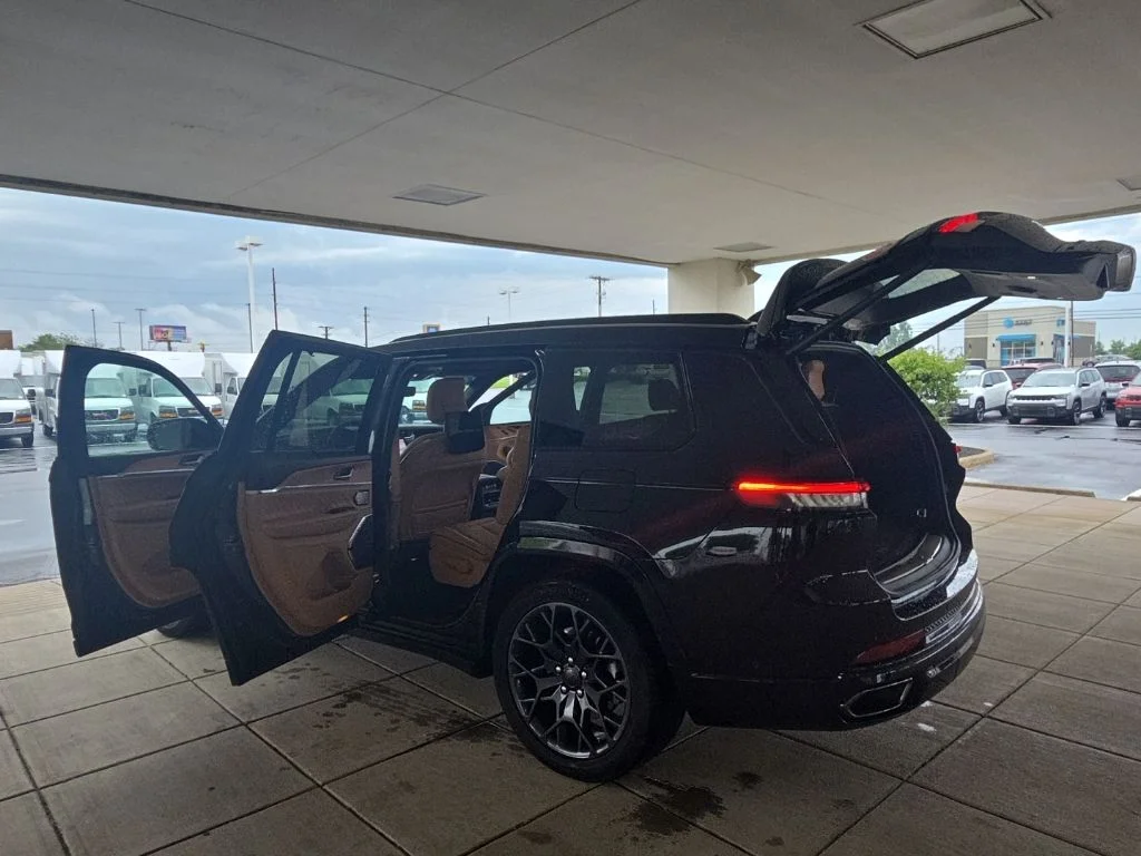 Used 2023 Black Jeep Summit image 13