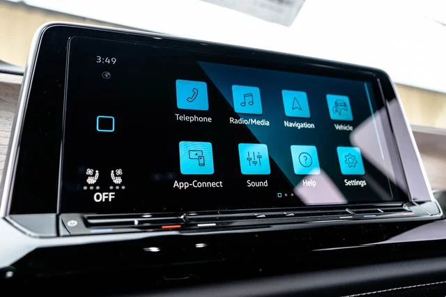New 2026 Black Volkswagen 2.0T SE w/Technology image 24