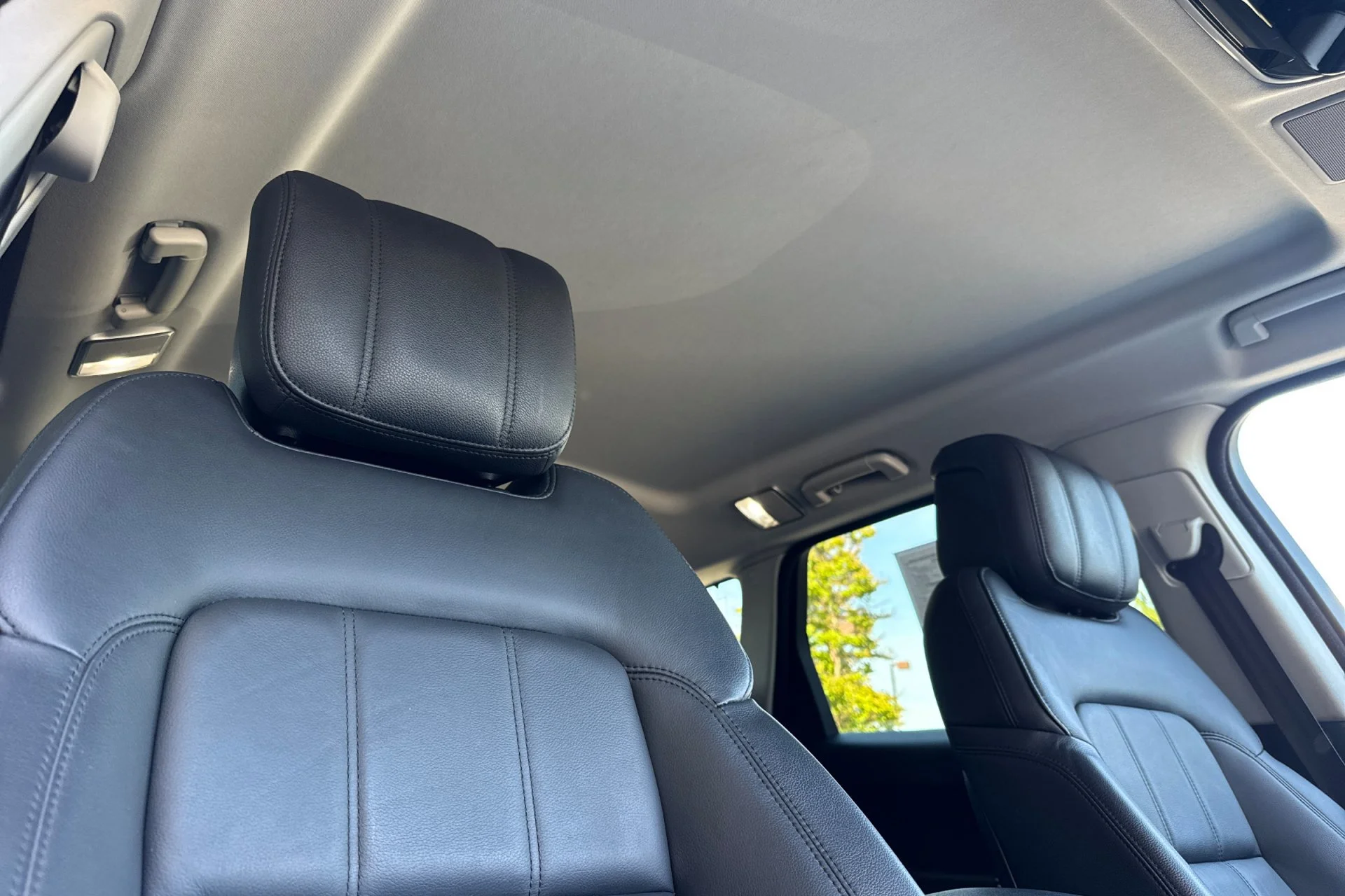 Used 2021 Eiger Grey Metallic Land Rover SE image 18