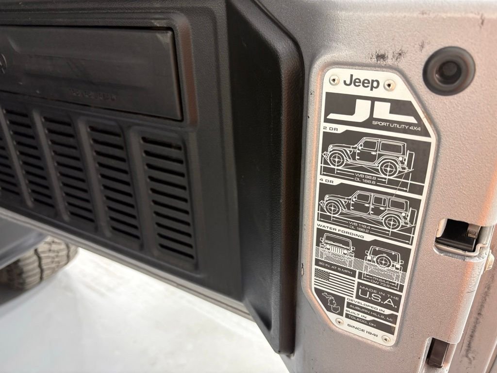 Used 2021 Silver Jeep Unlimited Rubicon image 21